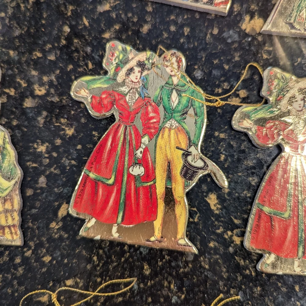 Victorian Courtship die-cut Christmas ornaments - Picture 4 of 13